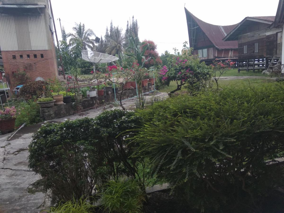 Bernard Guest House & Resto Redpartner Ambarita Екстер'єр фото