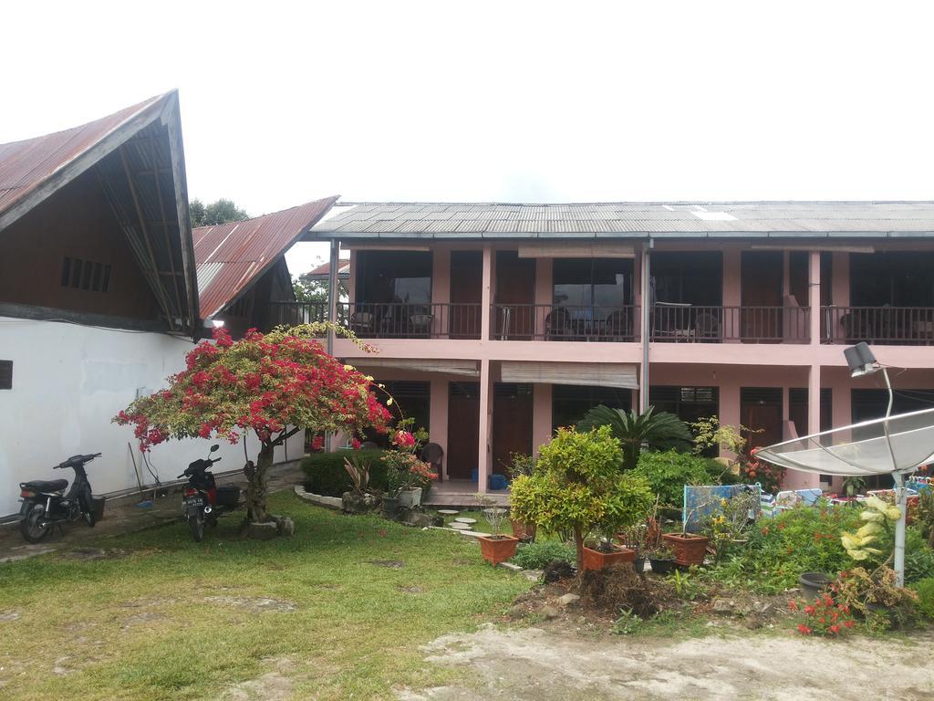 Bernard Guest House & Resto Redpartner Ambarita Екстер'єр фото